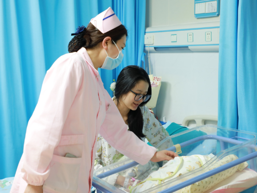 新田：生娃“零”负担 政策来保障