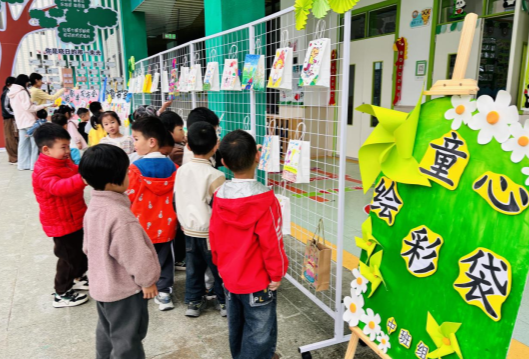 新田县晓日幼儿园开展读书月活动