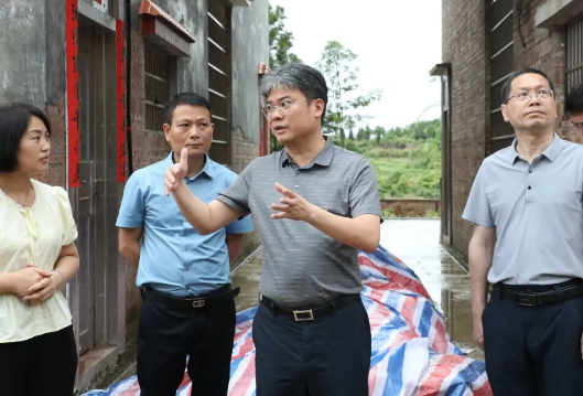 陈雄带队督导地质灾害防范和防汛抗灾工作