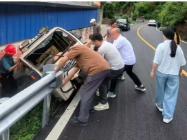 门楼下村：危急时刻显担当 齐心救援暖民心