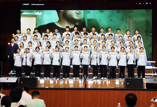 新田一中举行第三届外语课文背诵暨外语歌曲合唱比赛