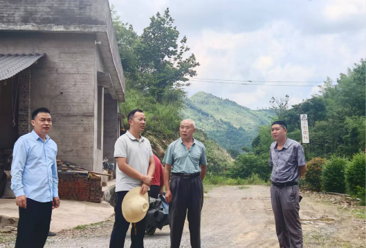 门楼下瑶族乡督导检查森林防火及安全生产工作
