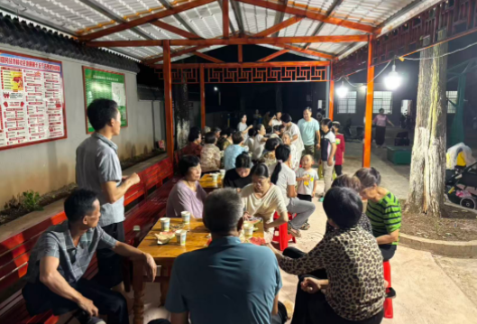 陶岭镇大坪村：党群服务中心“点亮”夏夜  “广场舞+夜话会”聚民心