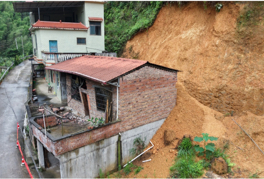 门楼下瑶族乡：强降雨引发山体滑坡 1名群众及时转移安全避险