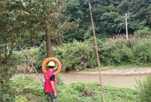 门楼下鲁塘村：日常巡查守水岸 严防溺水保平安