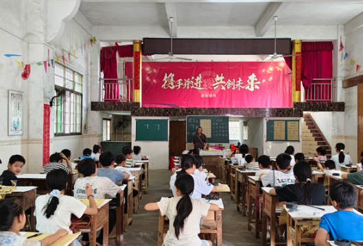 石羊乐山村：党群同心办实事 翰墨飘香育新苗