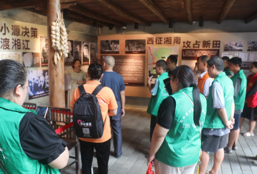红色基因永传承，自强不息向未来：新田县残联与托养中心联合开展迎“八一”红色教育