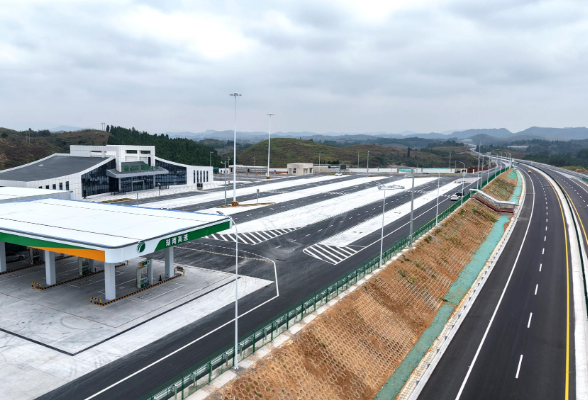 桂新高速新田段施工进入收尾阶段 通车在望
