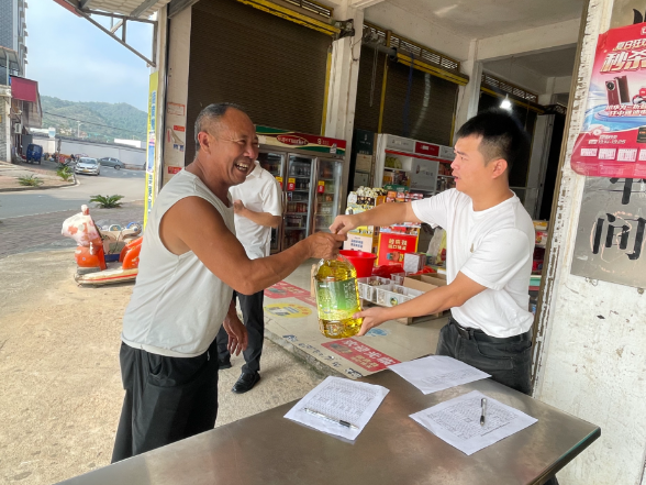 国庆送暖传温情 心系百姓惠民生