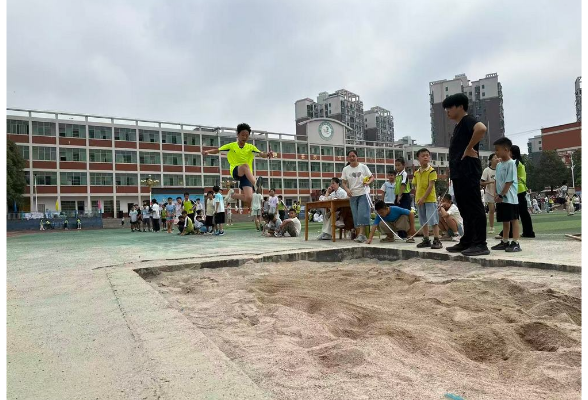 双碧学校：赛场扬风采 少年勇拼搏