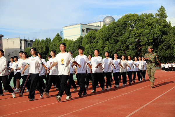 一中军训.jpg