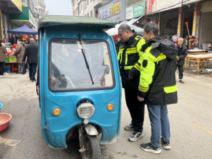 （新春走基层）陶岭镇：开展节前马路市场整治 护航群众出行“平安路”