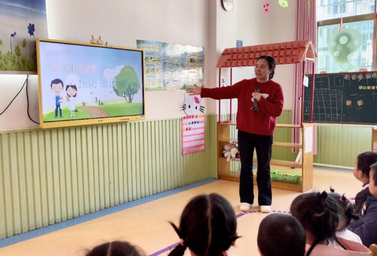  新田县妇幼保健院：健康进校园 关爱伴成长