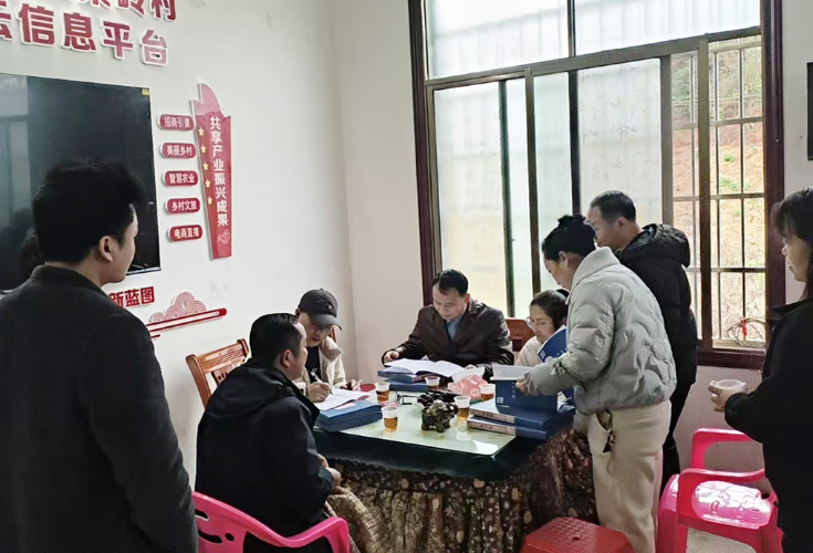 新田县市场服务中心赴大坪塘镇火柴岭村开展走访慰问活动