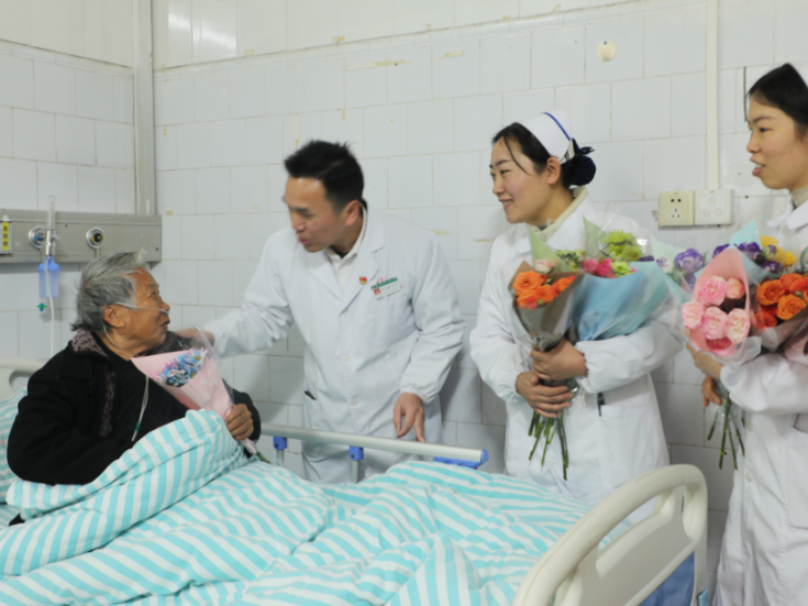 新田县人民医院：病房送温情 关爱暖人心
