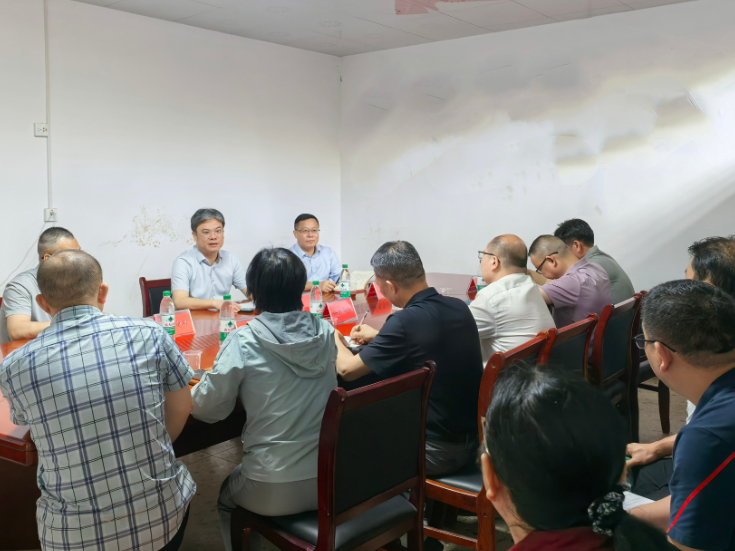 陈雄深入明珠府都小区开展接访处访工作