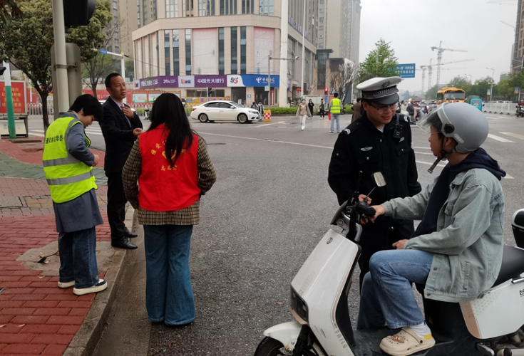 龙泉街道：部门联动 拧紧群众出行“安全阀”