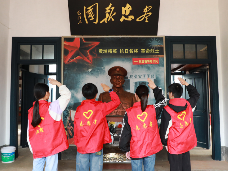 新隆中心小学：踏青寄哀思 清明祭英魂