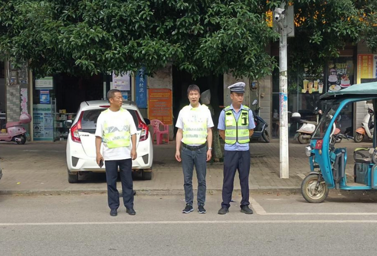 政协委员联合枧头镇开展道路交通安全劝导