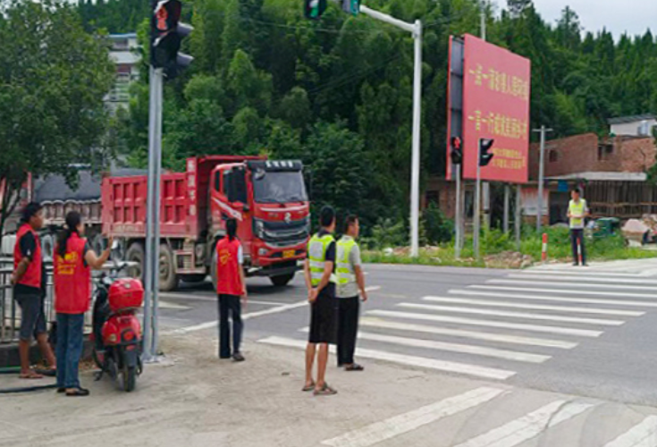 大坪塘社区：红绿灯下“劝”出文明 国道路口“守”住平安 