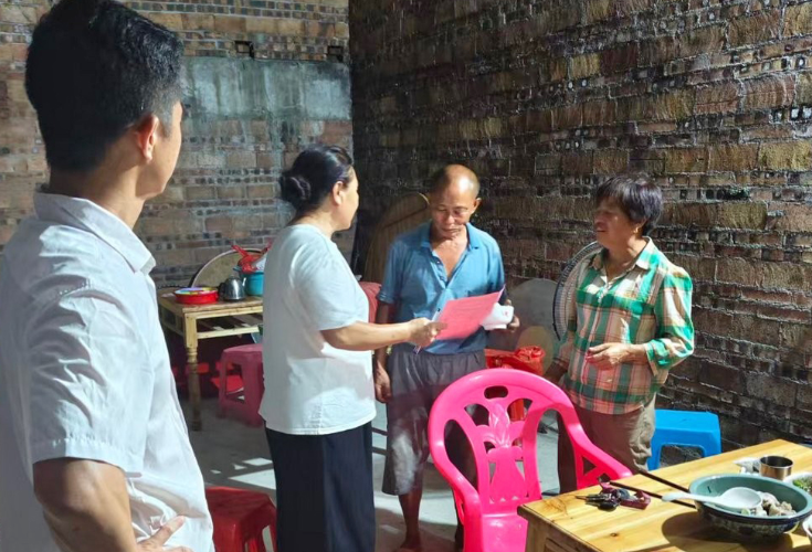 金陵镇上游村：夜间排查除隐患 筑牢安全防火墙