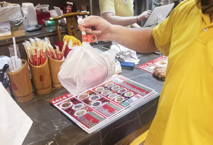 新田：小小封签双向赋能 兼顾食安防护与文明新风