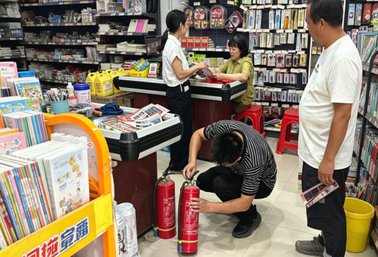 大坪塘镇：全域排查除隐患 入户唠嗑话平安