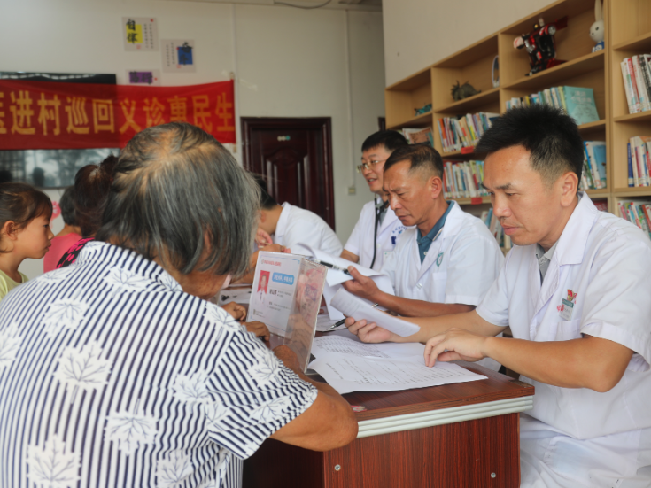 新田县人民医院：下乡义诊“零距离” 健康送到“家门口”