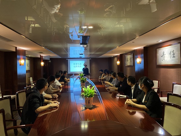 范志明在香水湾度假酒店为管理层职工授课.jpg
