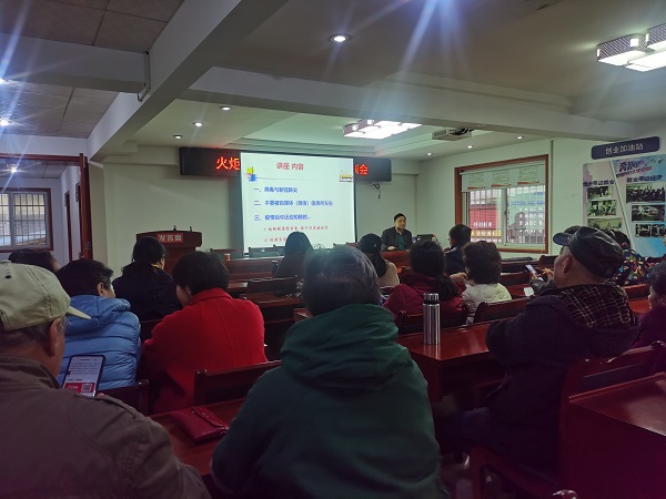 湘雅医学院生理学系医学博士教授文志斌为大家授课.jpg