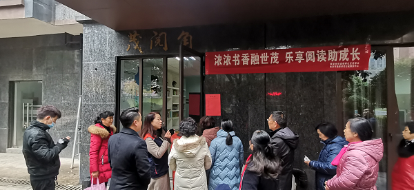茂阅角开放引来居民驻足围观.png