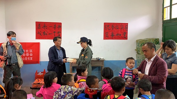 捐赠活动现场.jpg