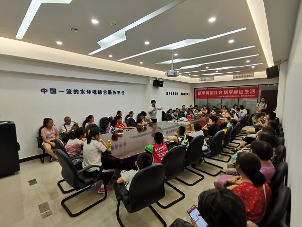 老师在现场授课.jpg