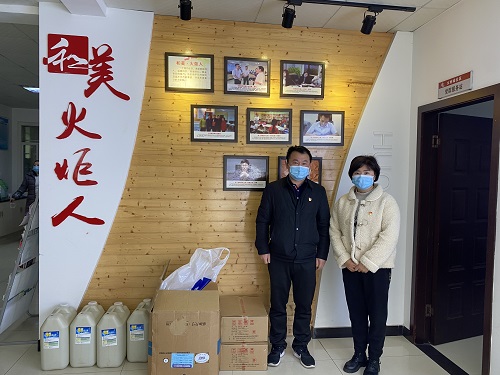 岳麓纪委巡察党支部送防疫物资.jpg 岳麓纪委巡察党支部送防疫物资.jpg