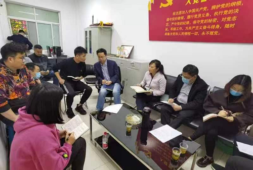 职能部门召开紧急现场调度会协商解决方案.png