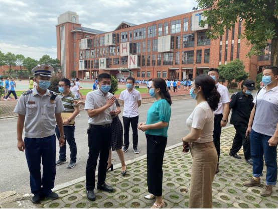 区领导带队来到咸嘉湖街道进行安全生产检查