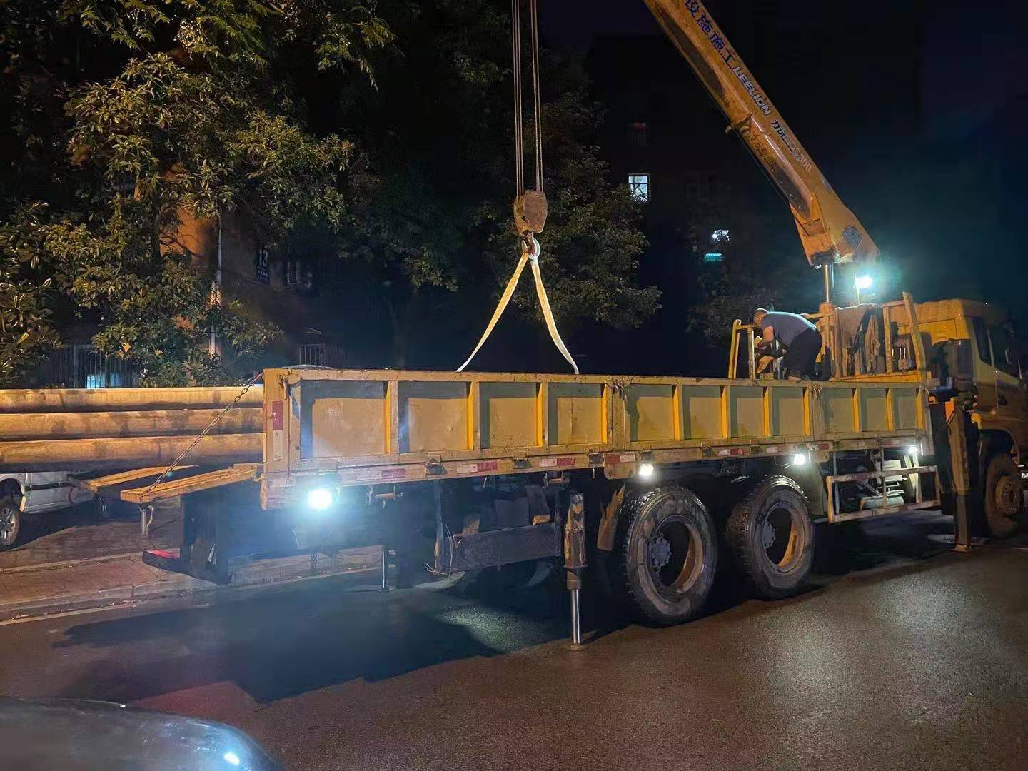 安装路灯2.jpg
