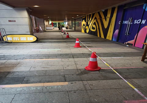 改大小 缤纷荟彩虹‘一米线’现场.png