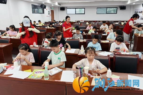手工课做会跳的小兔子_副本.png
