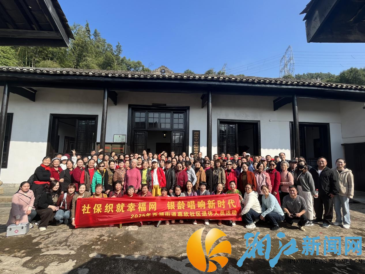 1028嘉欣合影_副本.png 1028嘉欣合影_副本.png