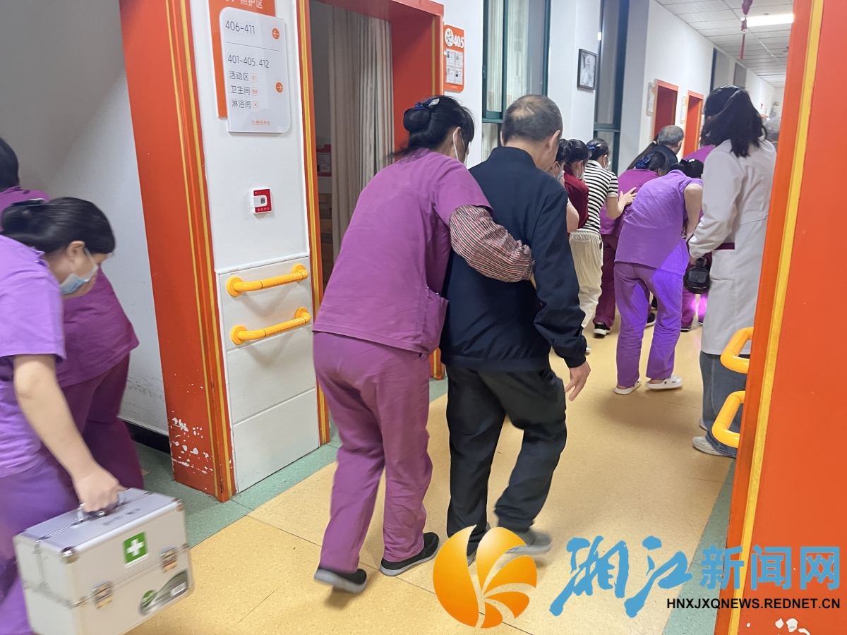 0424先锋1_副本.jpg 0424先锋1_副本.jpg