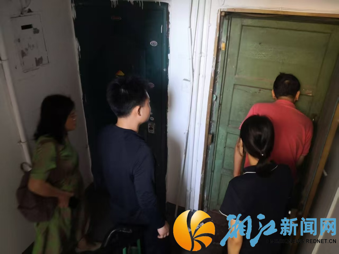 0921石佳冲看望_副本.png