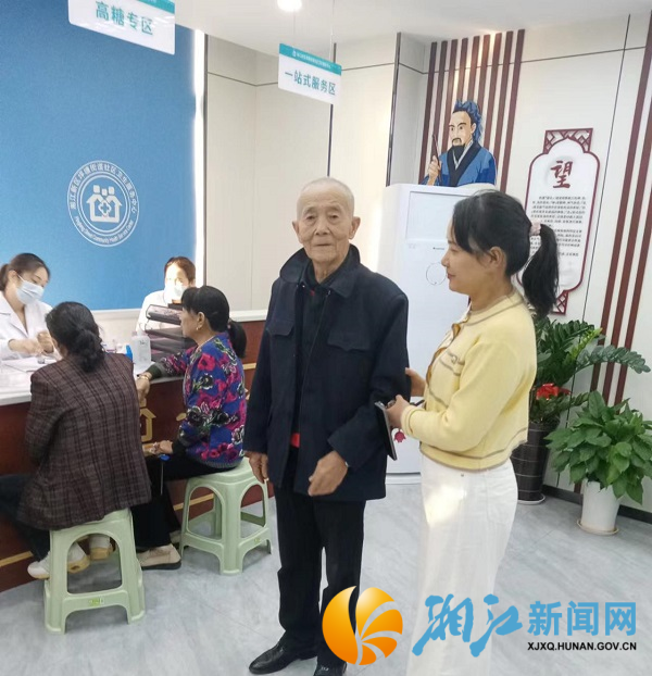“健康乐龄，社区相伴”——老人体检无忧护送服务_副本.png
