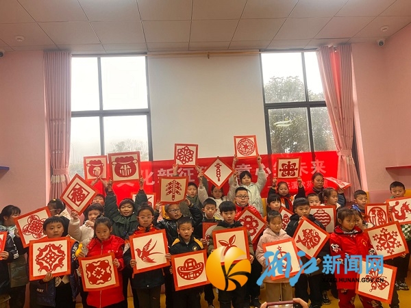 花溪剪纸_副本.jpg