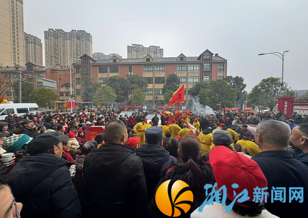 花溪社区开展“闹元宵,舞龙灯”_副本.png 花溪社区开展“闹元宵,舞龙灯”_副本.png