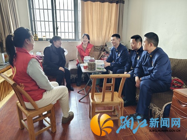 桐溪港社区党总支携手坪塘消防站党支部开展结对共建活动,以“资源共享”绘就民生温暖画卷_副本.jpg 桐溪港社区党总支携手坪塘消防站党支部开展结对共建活动,以“资源共享”绘就民生温暖画卷_副本.jpg