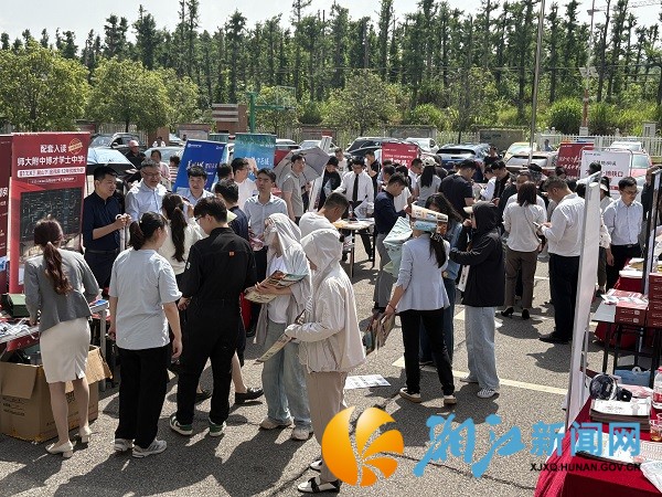 坪塘街道召开征拆动员会 房票安置新模式助力群众安居_副本.jpg