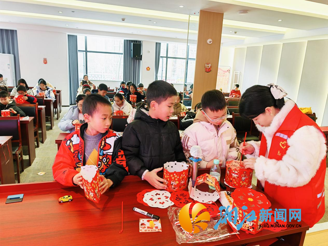 学峰做灯笼.png 学峰做灯笼.png