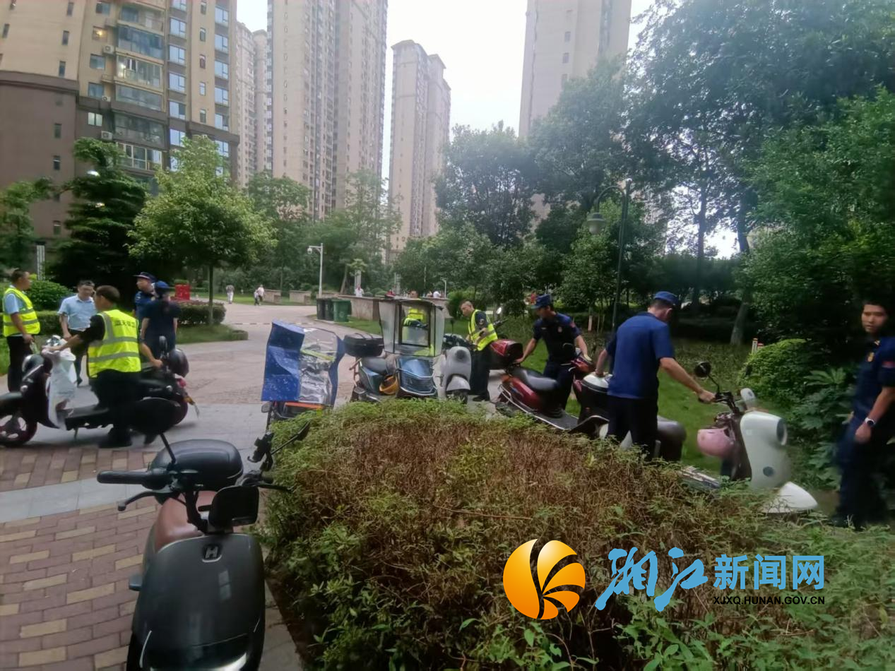 学锦 电动车.png