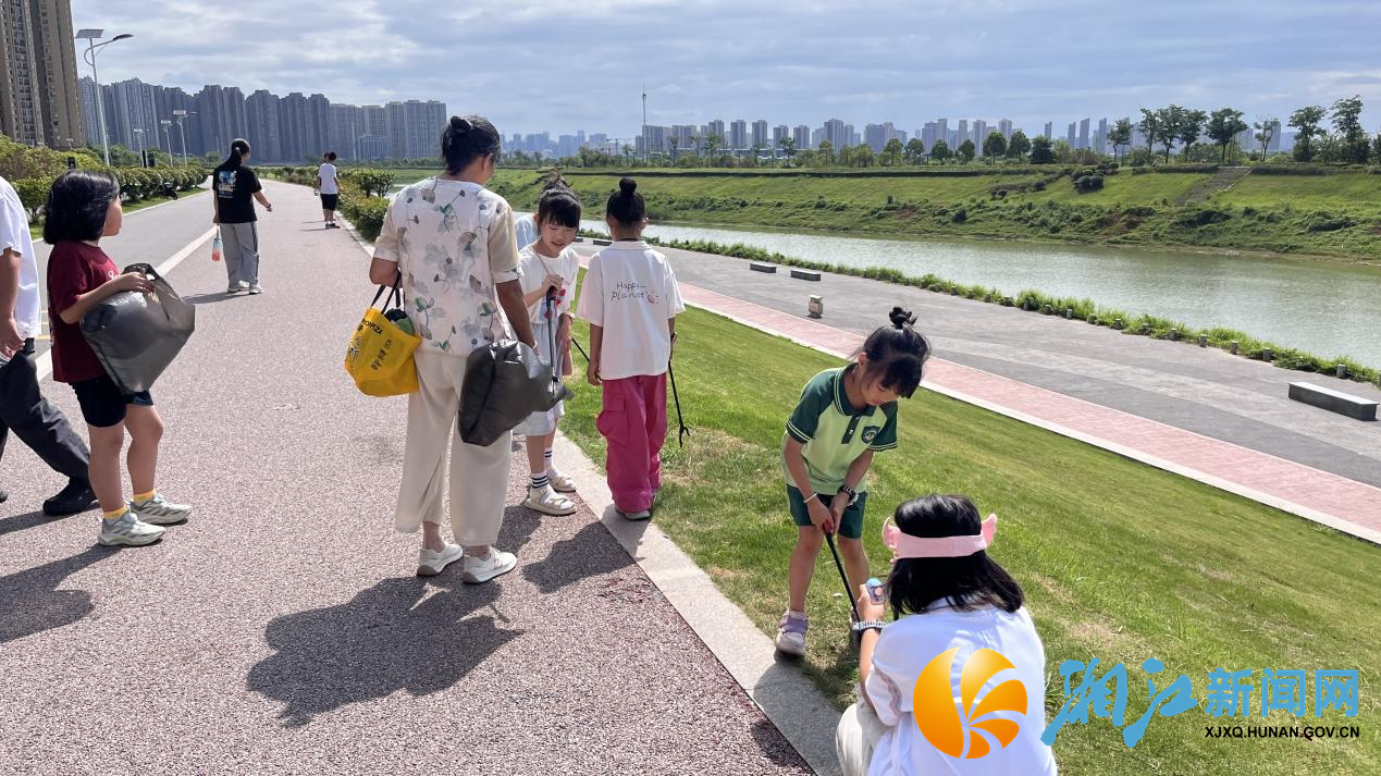 7.16新闻稿--“绿色生活·快乐成长”斑马塘社区暑期青少年社会实践营顺利举行2.png 7.16新闻稿--“绿色生活·快乐成长”斑马塘社区暑期青少年社会实践营顺利举行2.png